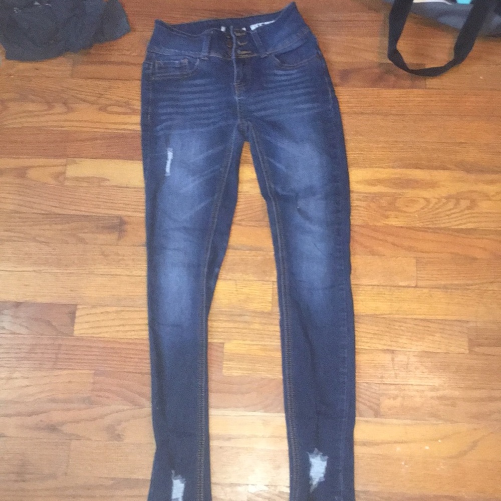 Distressed ankle jeans